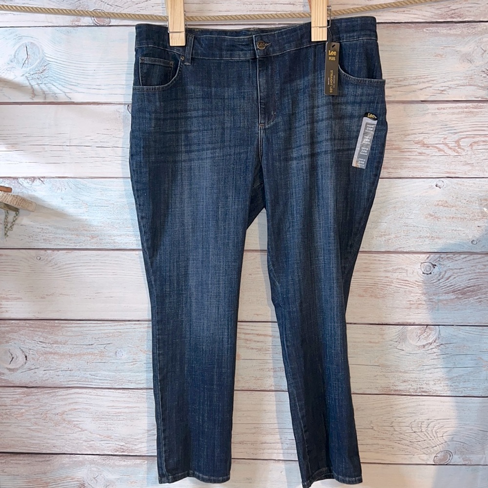 24W Lee blue jeans. Straight leg. Waistband 22 inches. Inseam is 31 inch…